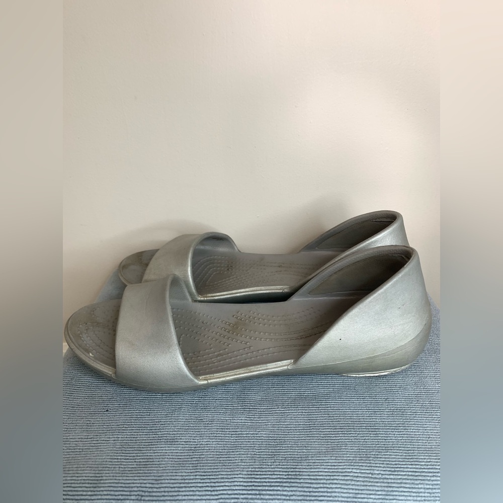 Crocs Silver Sandals 9 - Picture 6 of 10